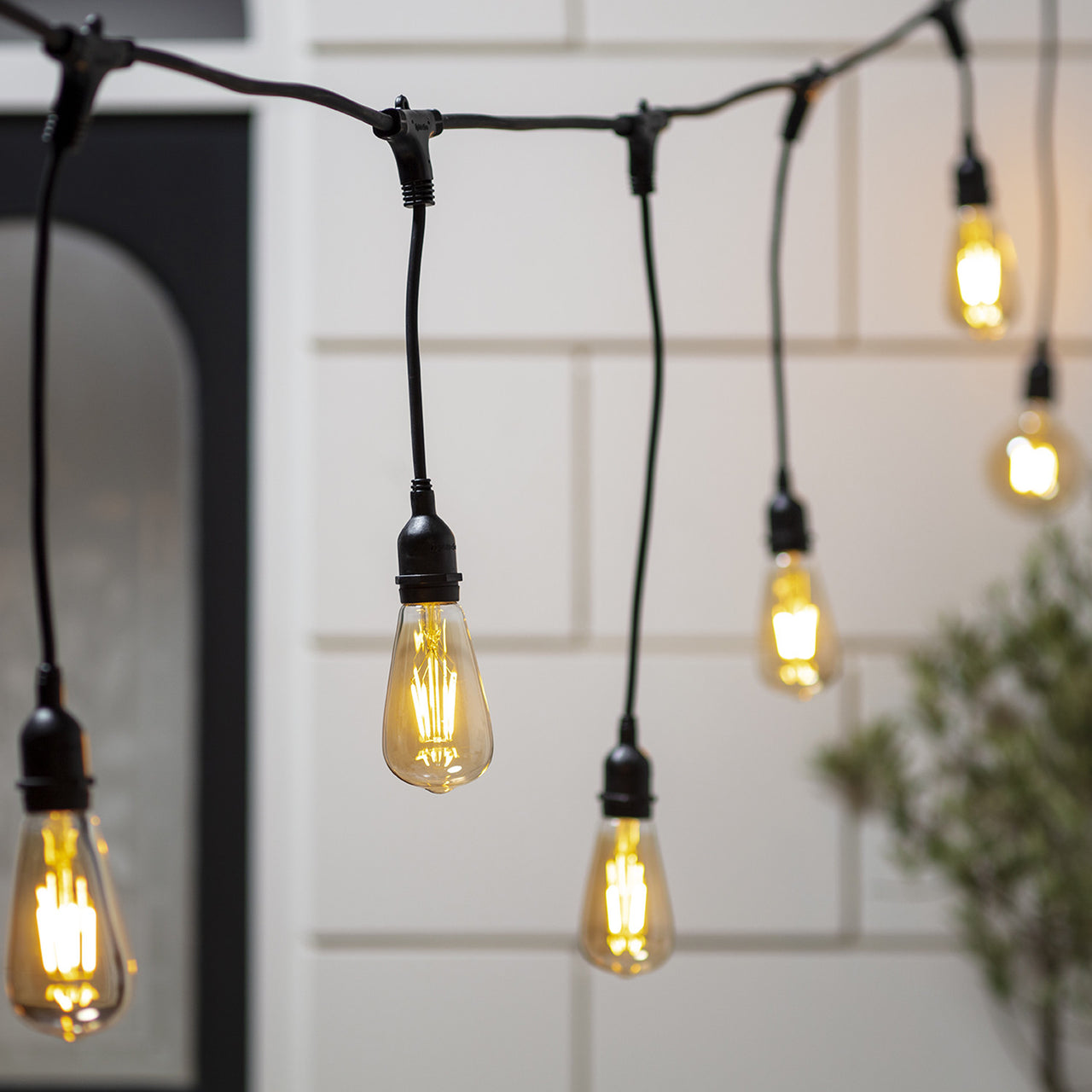 Ingenious Connect 5m 10er Lichterkette Glühbirnen variierende Tiefen mit Squirrel Cage Birnen koppelbar schwarzes Kabel