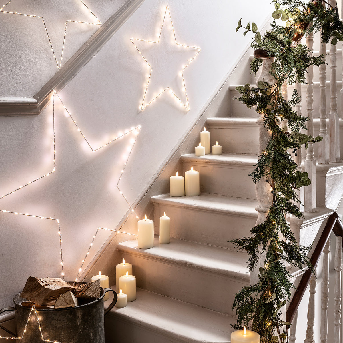 Beeren und Tannenzapfen Weihnachtsgirlande mit Beleuchtung