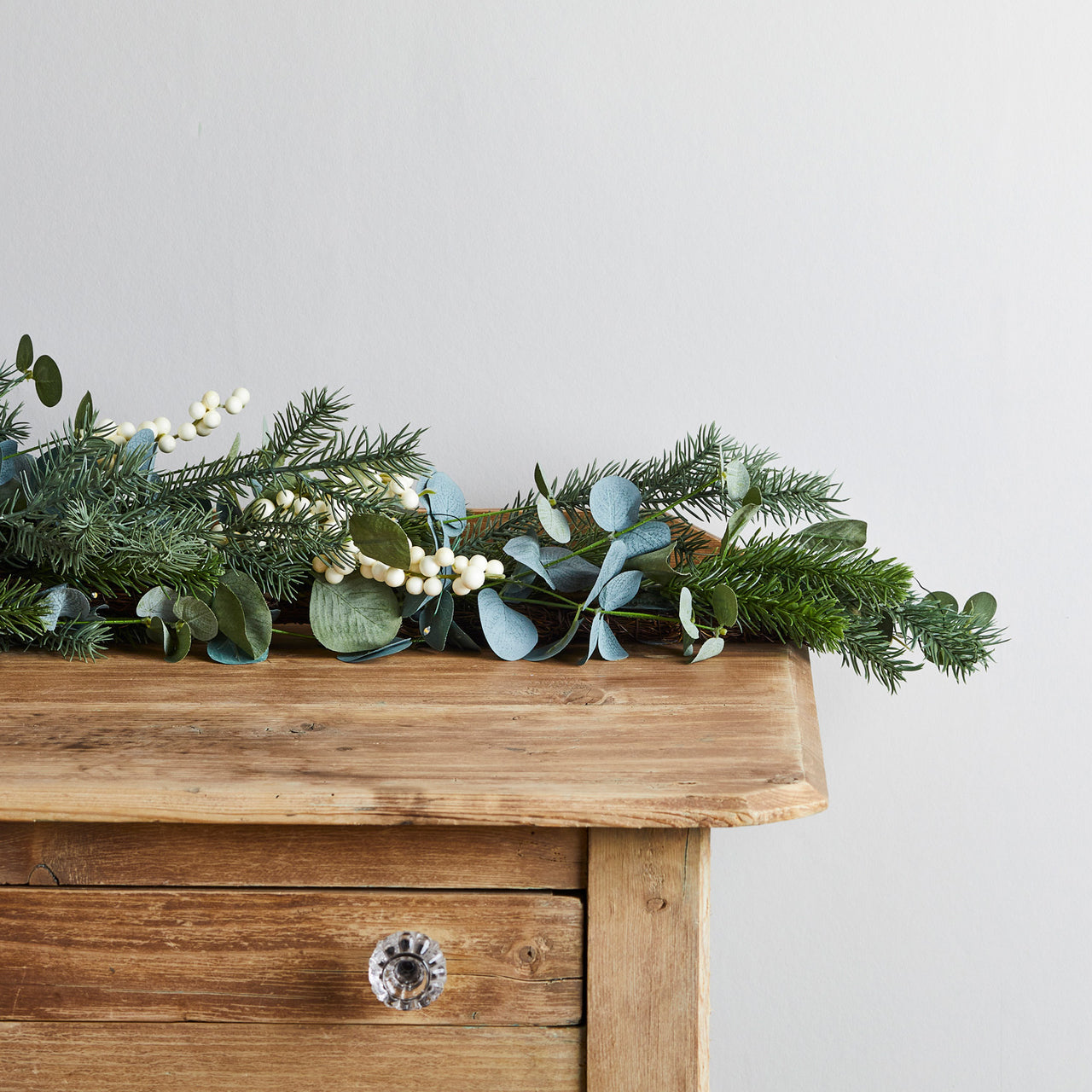 2m Weihnachtsgirlande Eukalyptus und weiße Beeren