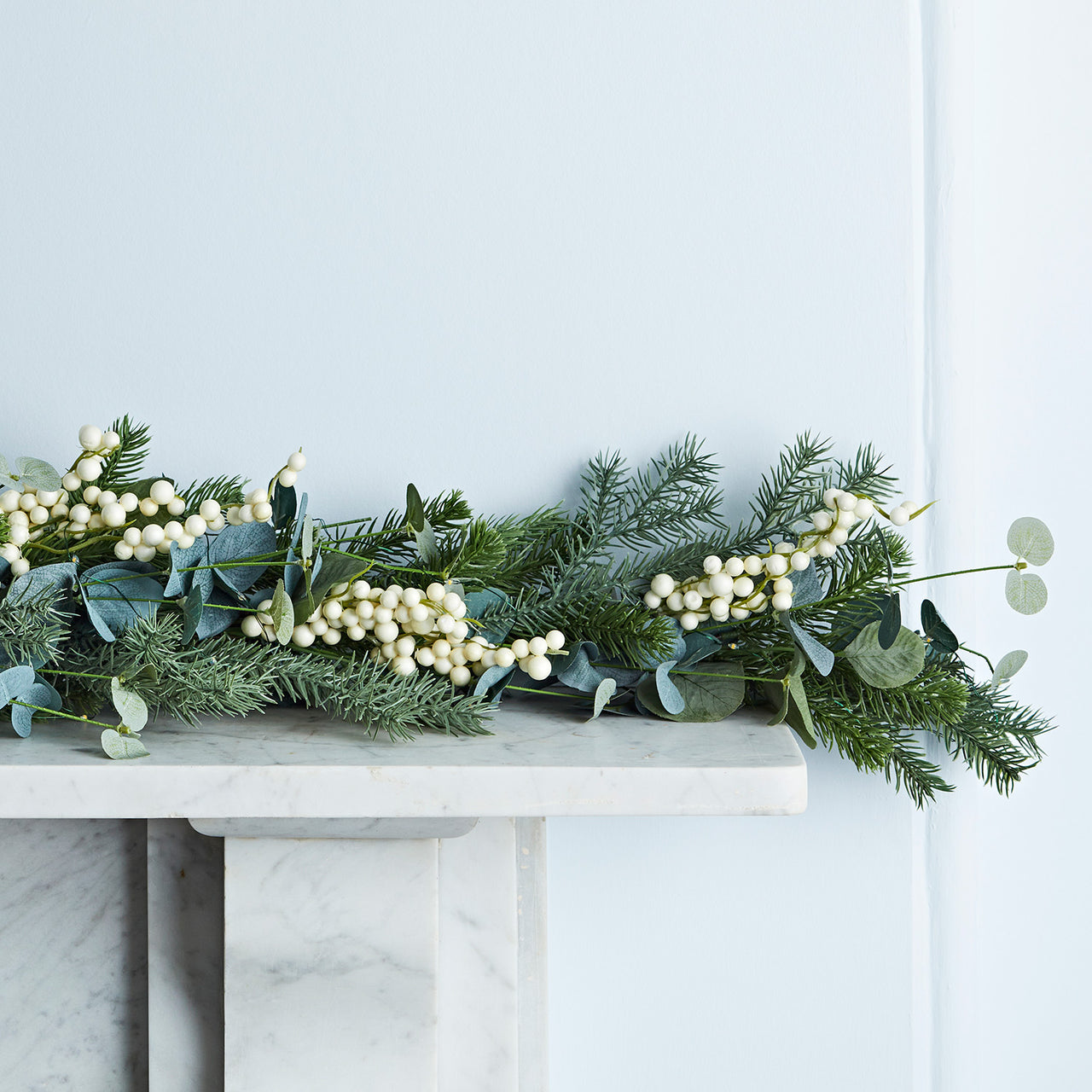2m Weihnachtsgirlande Eukalyptus und weiße Beeren