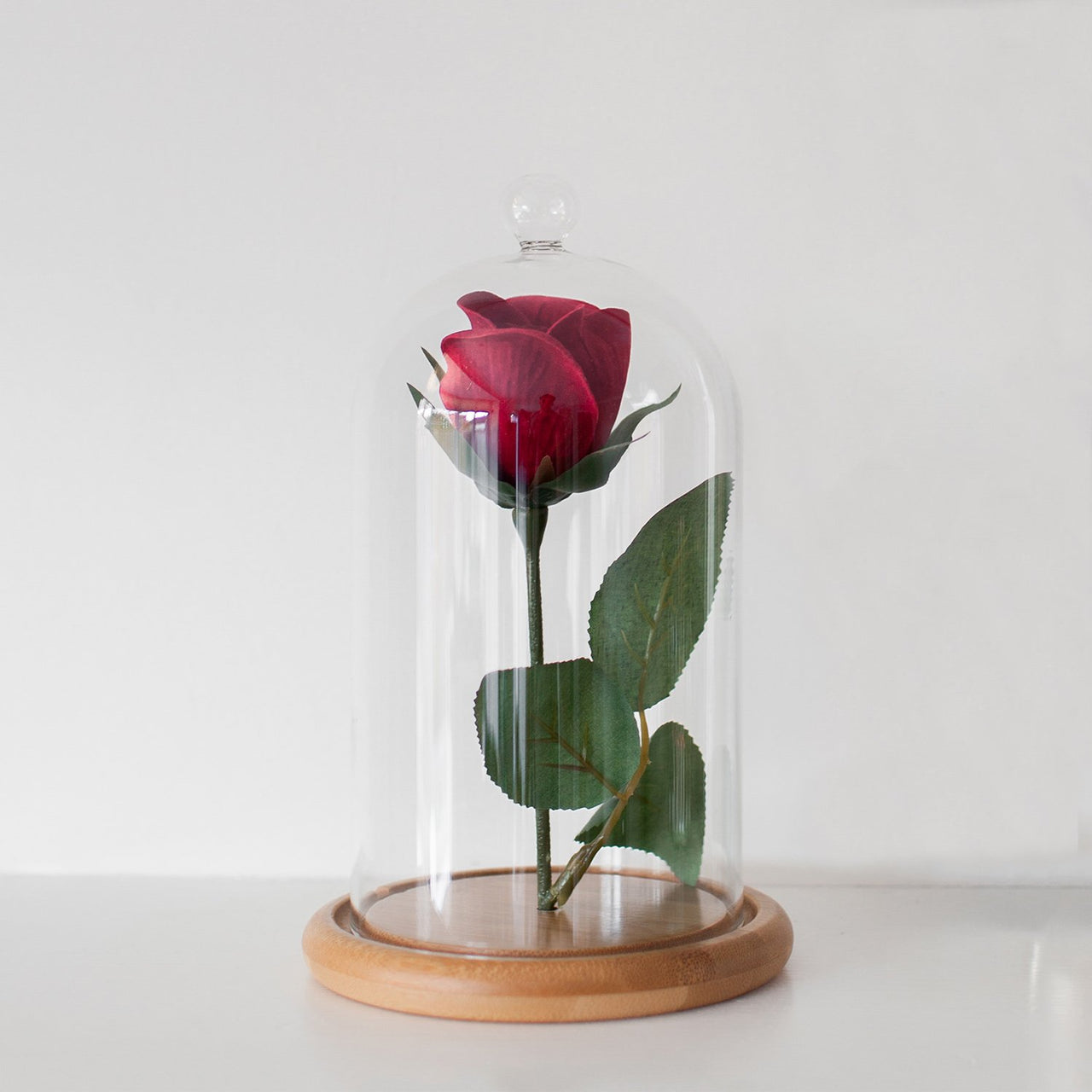 Glasglocke mit Rose als Deko Idee.