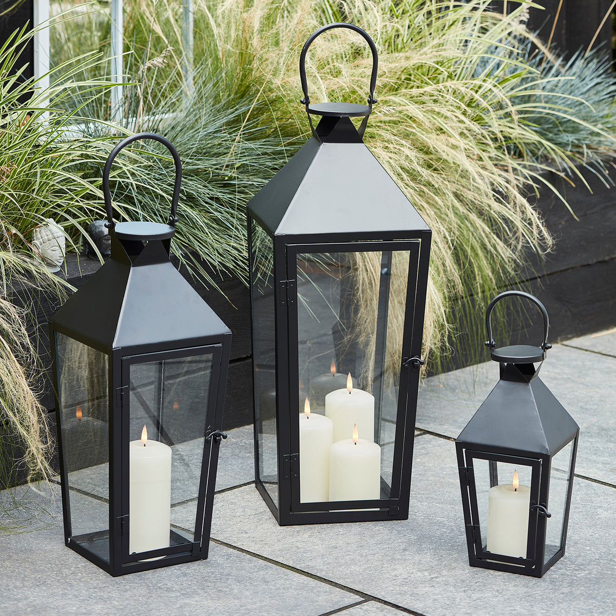 Cairns Metall Laterne in Schwarz mit 3 TruGlow® Outdoor Kerzen