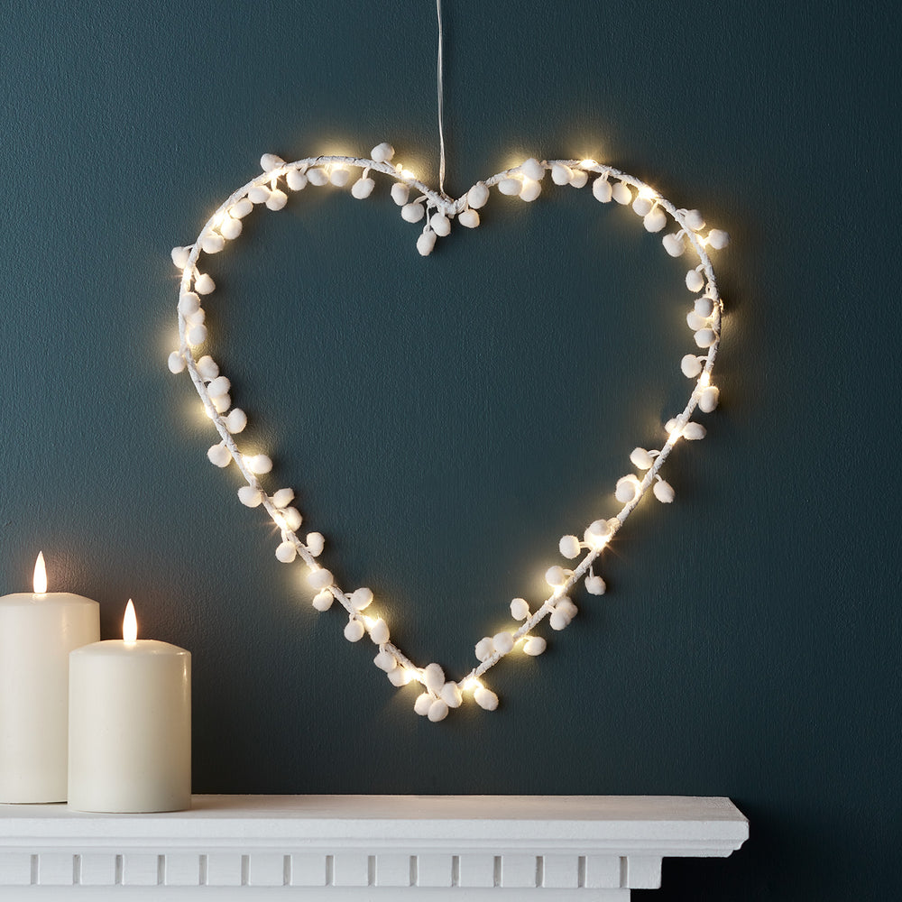 Micro LED Herz mit weißen Pompons