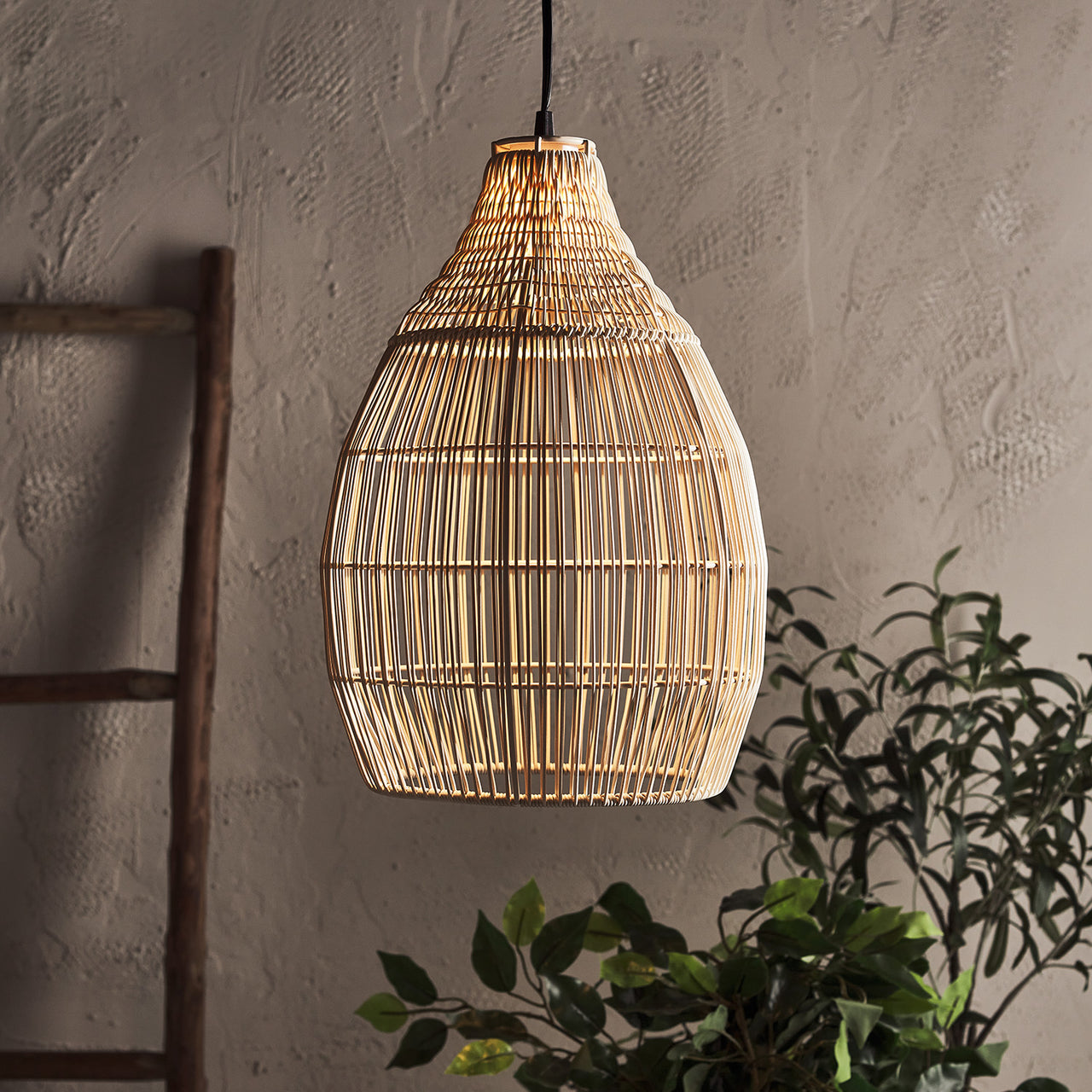 Solar Hängelampe Rattan mit Outdoor Lampenfuß