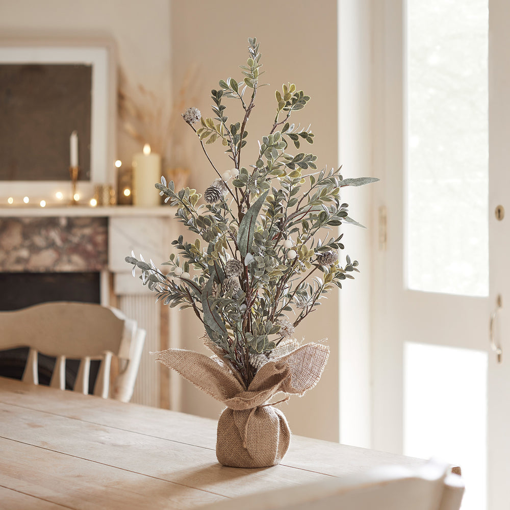 63cm Mini Weihnachtsbaum mit weißen Beeren