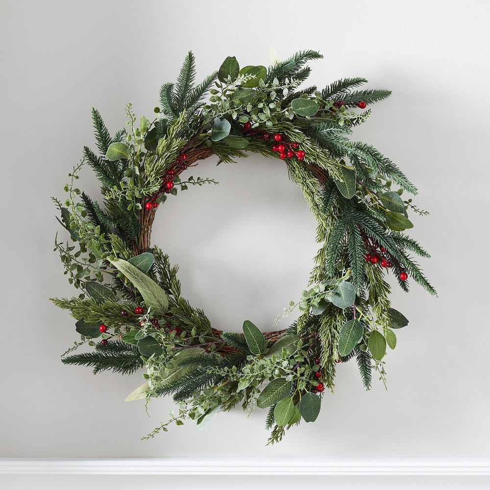 45cm Weihnachtskranz mit Tannenzweigen und roten Beeren