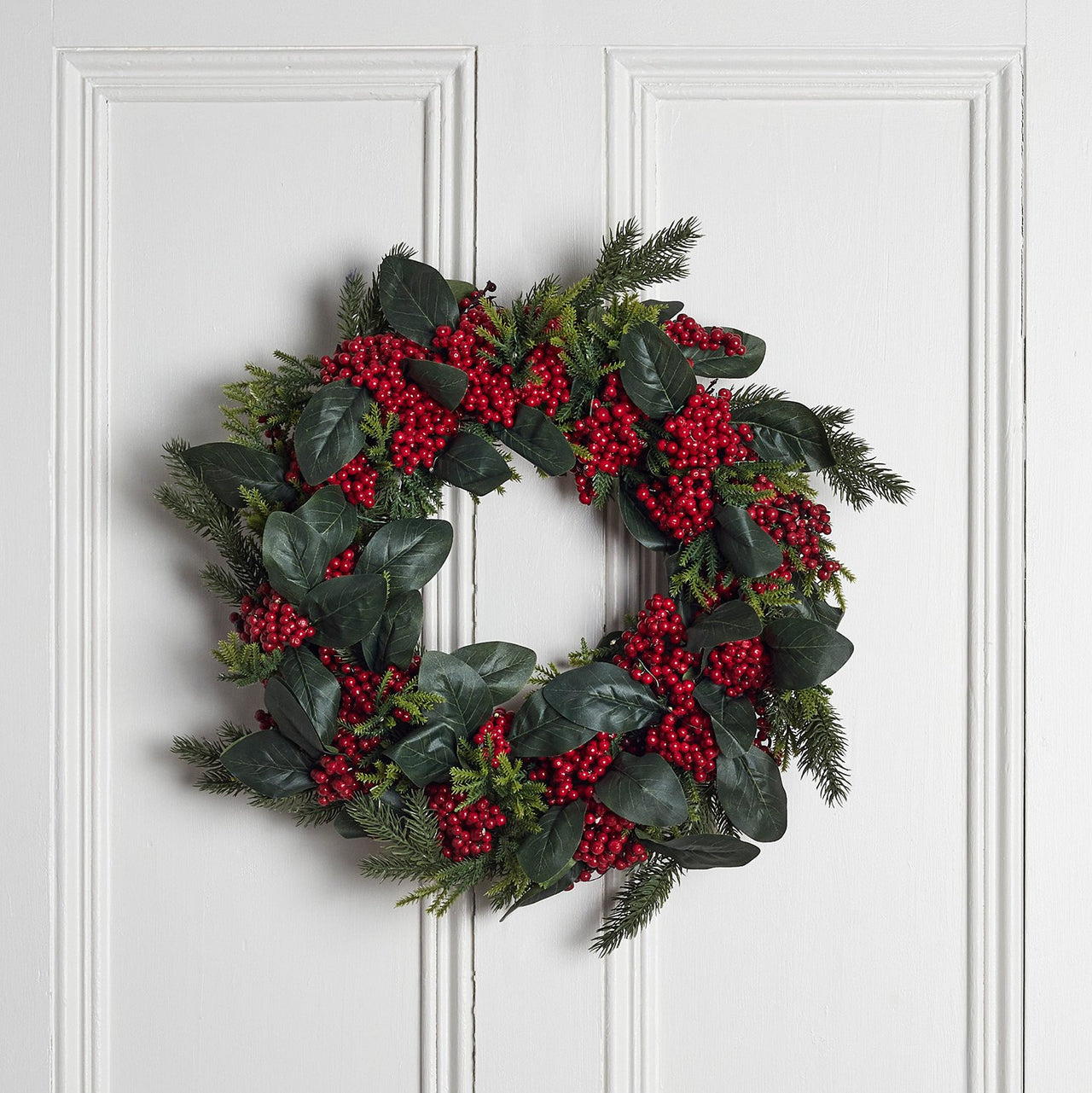 50cm Weihnachtskranz mit roten Beeren