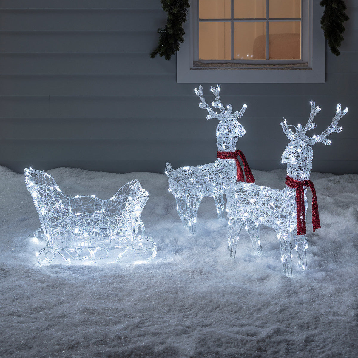 Swinsty Acryl Weihnachtsfigur außen LED Rentiere mit Schlitten Batteriebetrieb