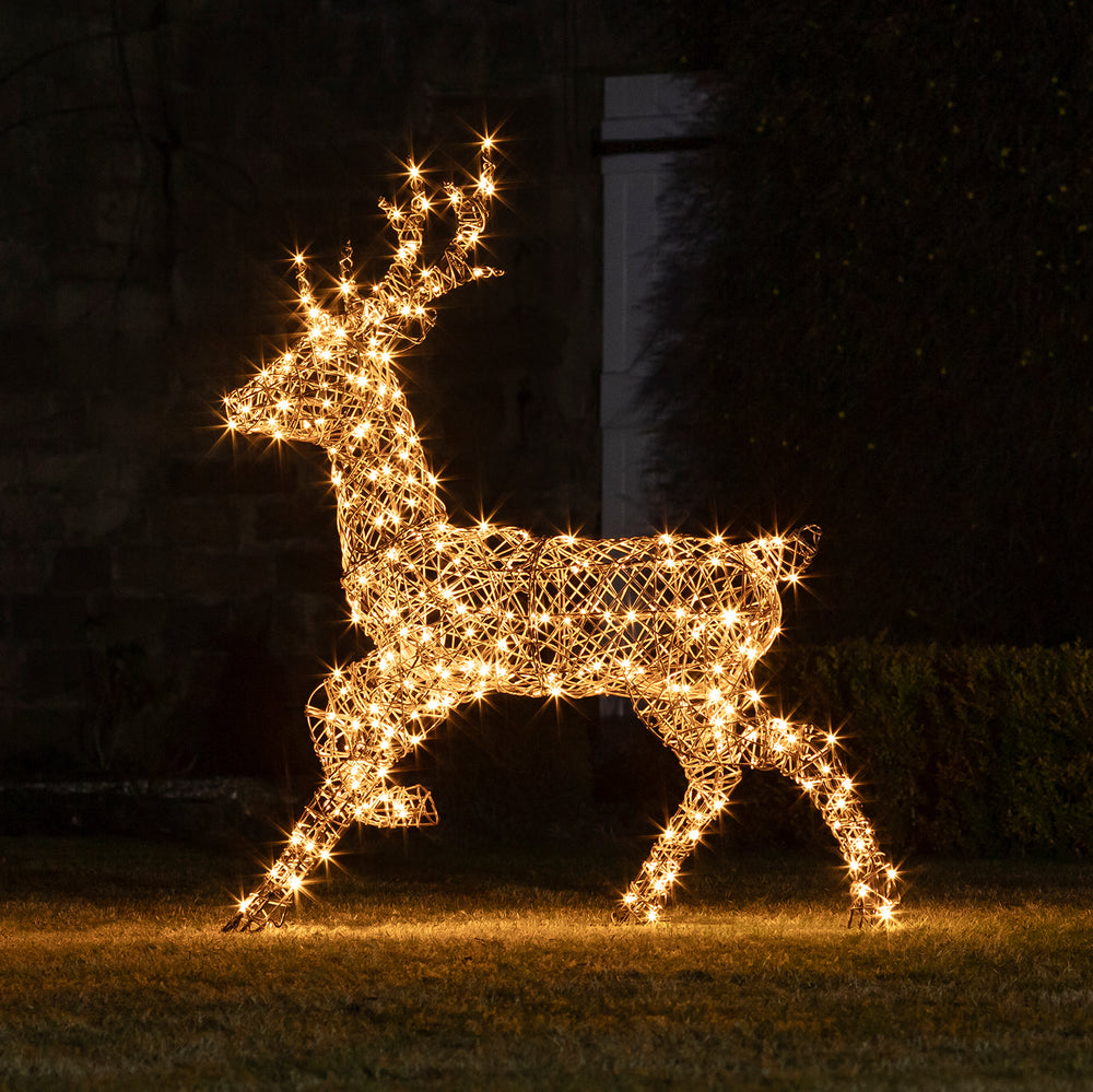 Studley Rattan LED Rentier Vater Weihnachtsfigur außen