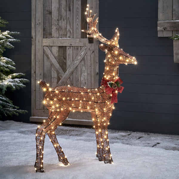 LED Weihnachtsfiguren Außen – Rentier (26 Cm) & Weihnachtsbaum (30 Cm), Batteriebetrieben, Mit Erdspieß, 8 Beleuchtungsmodi, Timer